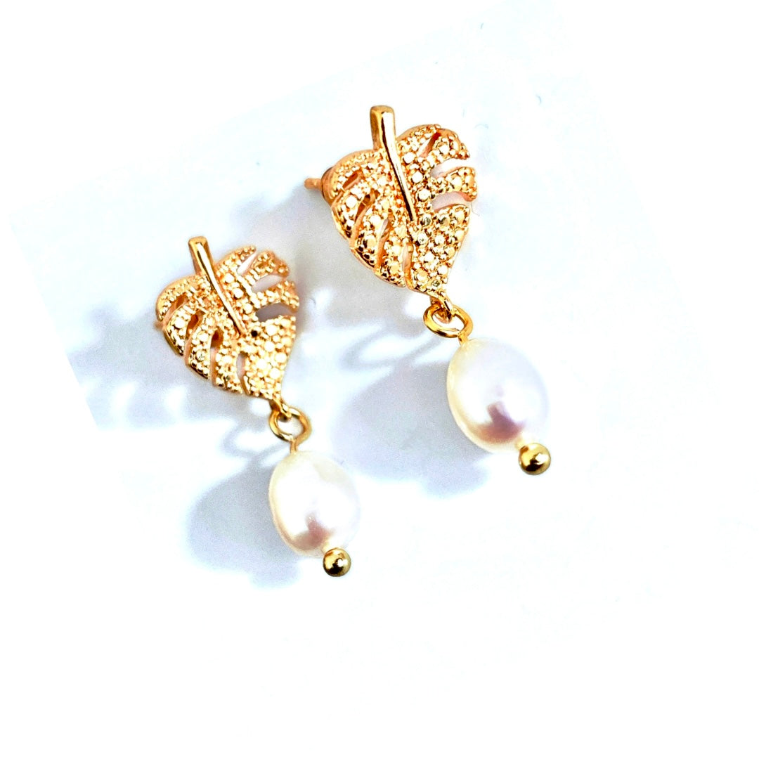 Golden Dew-Pearl Stud Earring