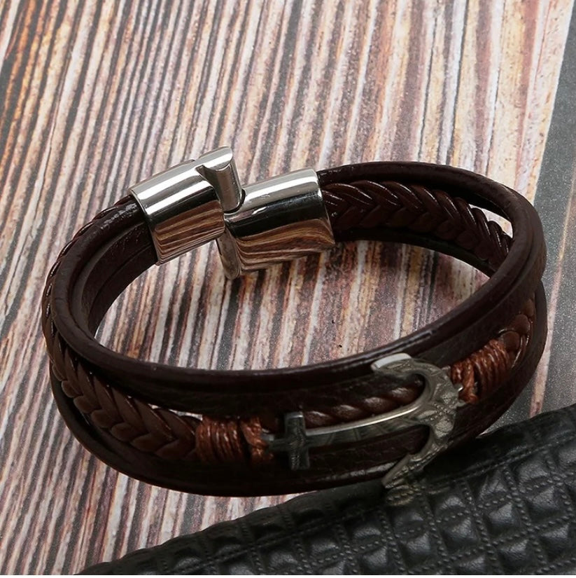 Hand braided leather bracelet for men.