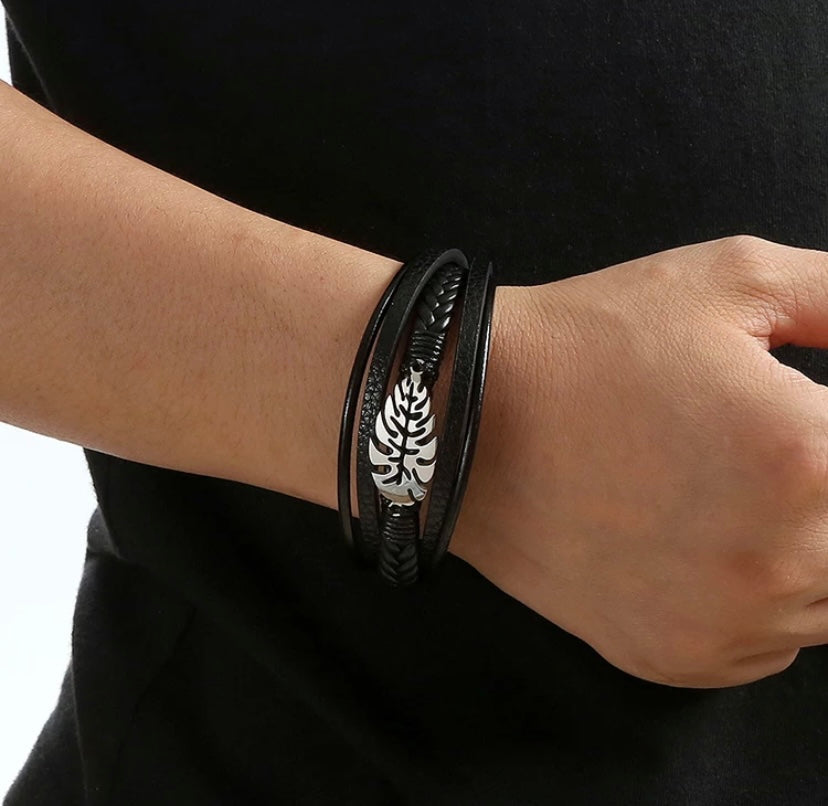 Hand braided leather bracelet for men.