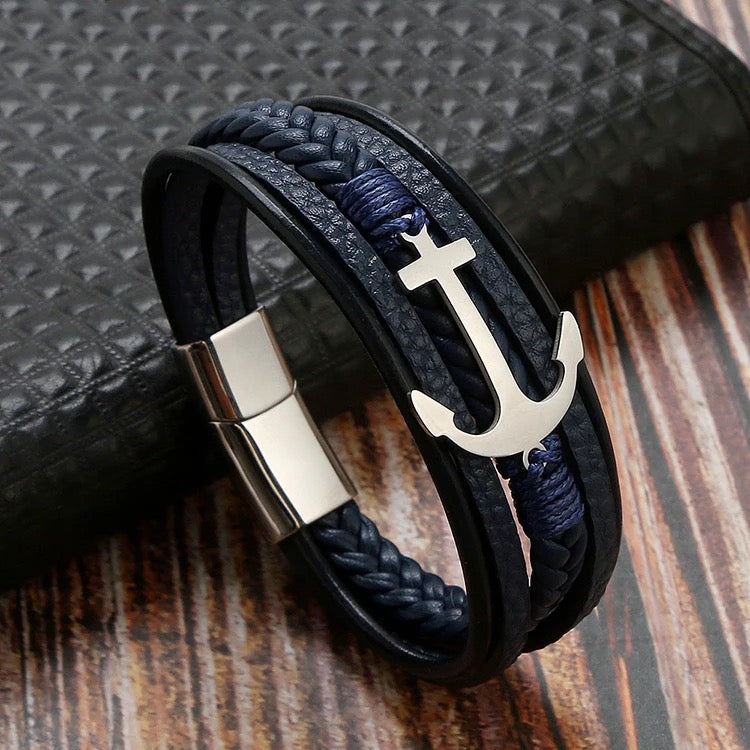 Hand braided leather bracelet for men.