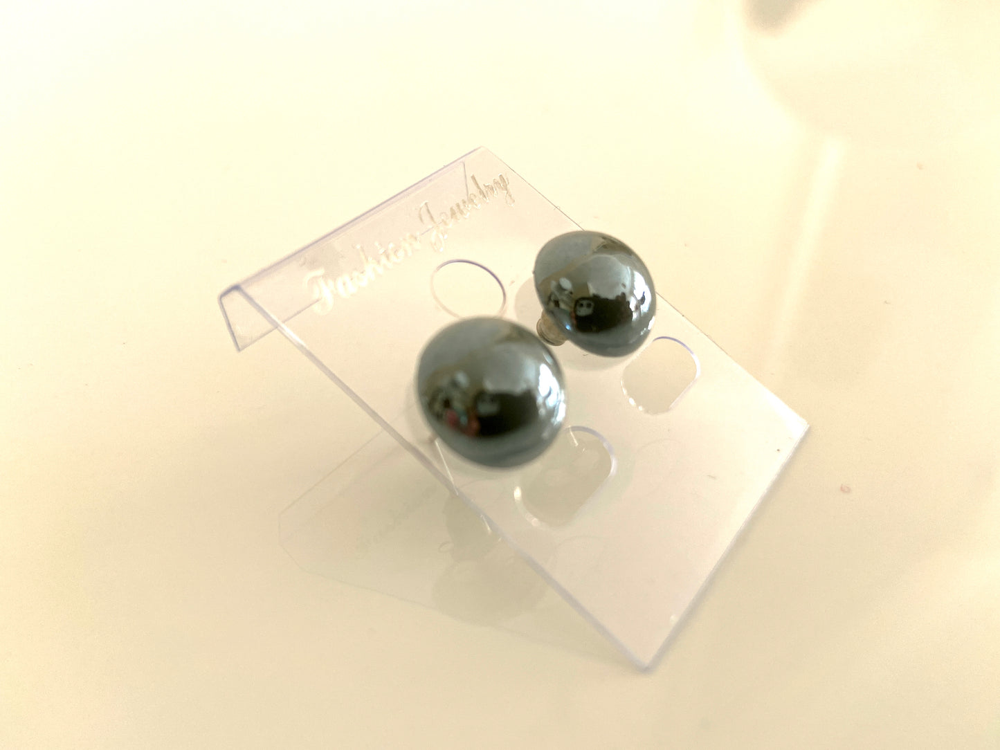 Pearl glass ear stud big size
