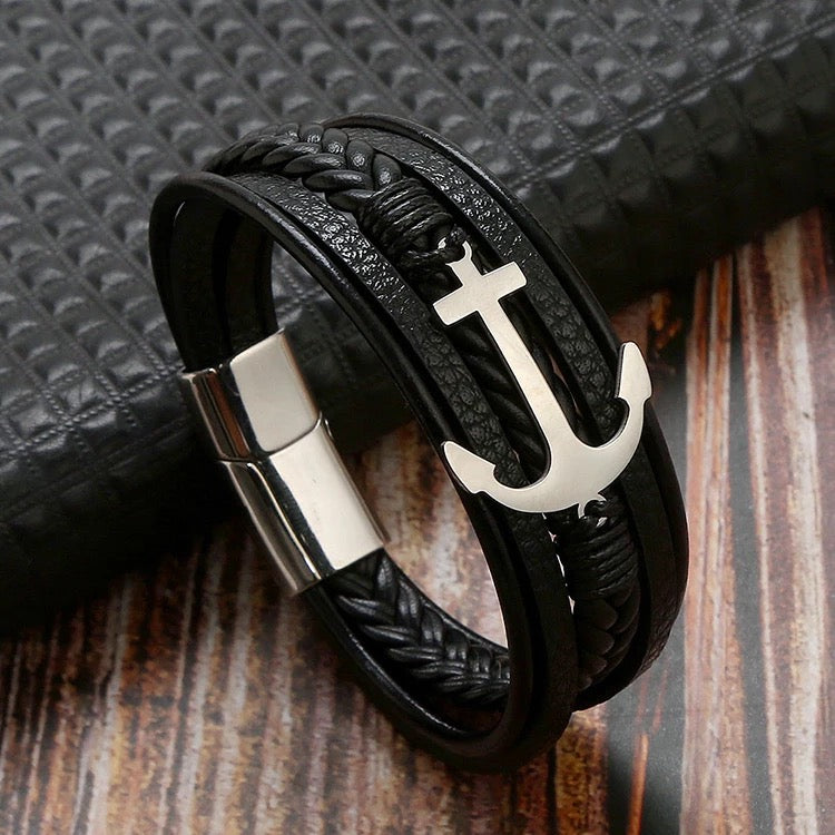 Hand braided leather bracelet for men.