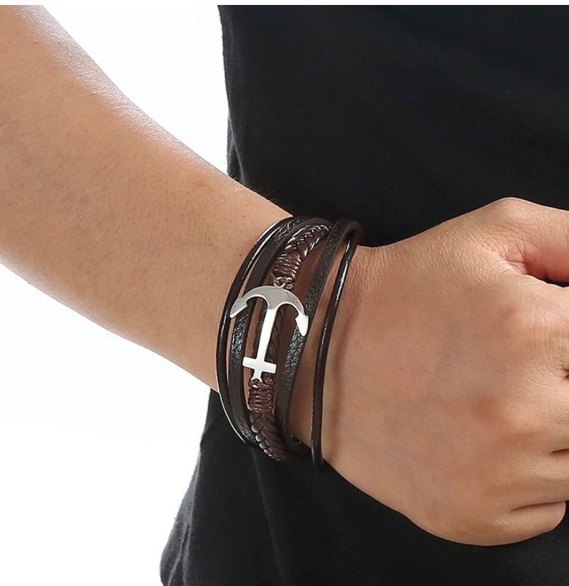 Hand braided leather bracelet for men.