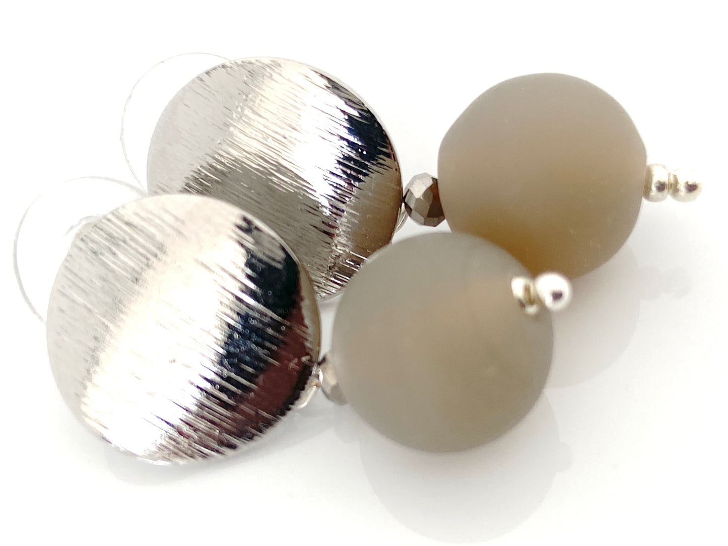 Round pearl drop earrings