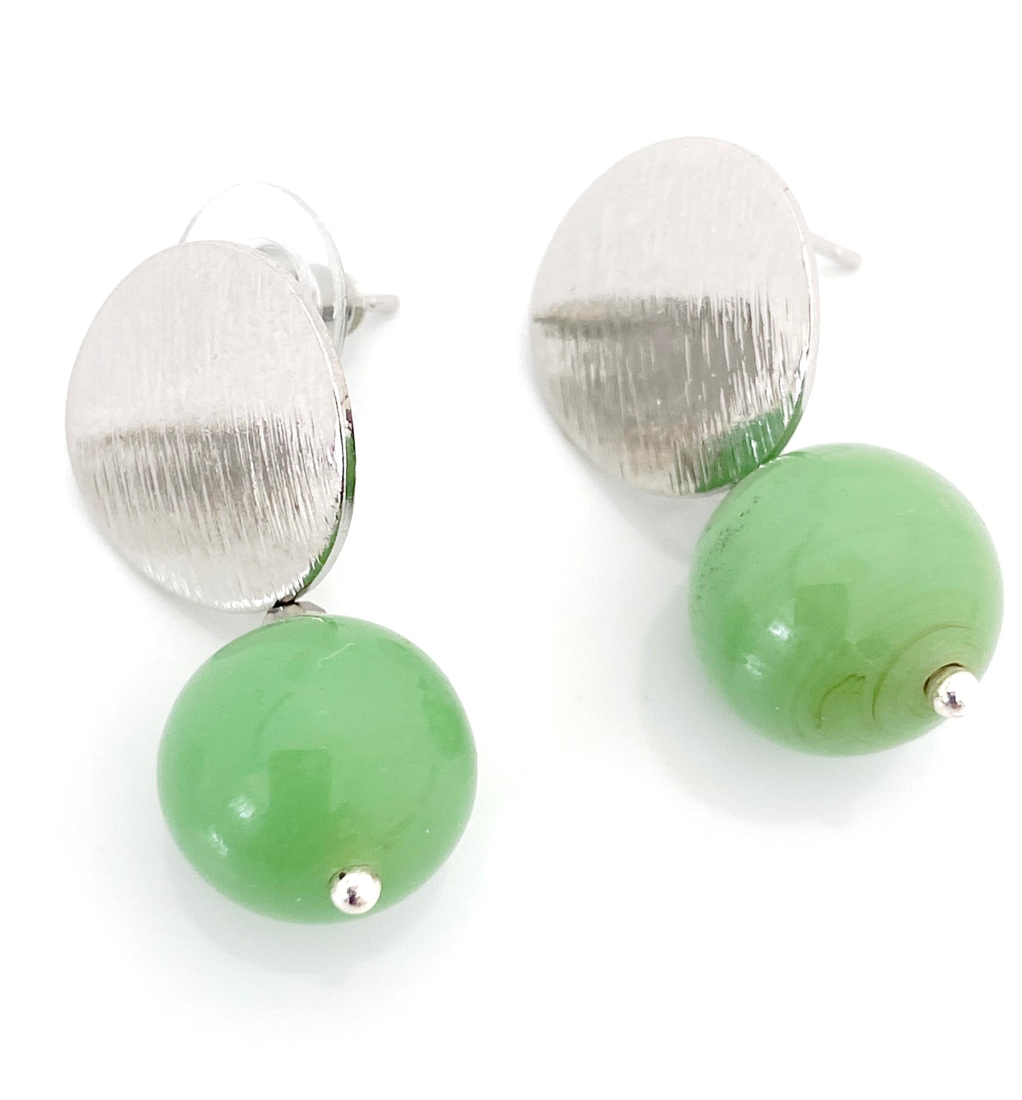 Round pearl drop earrings