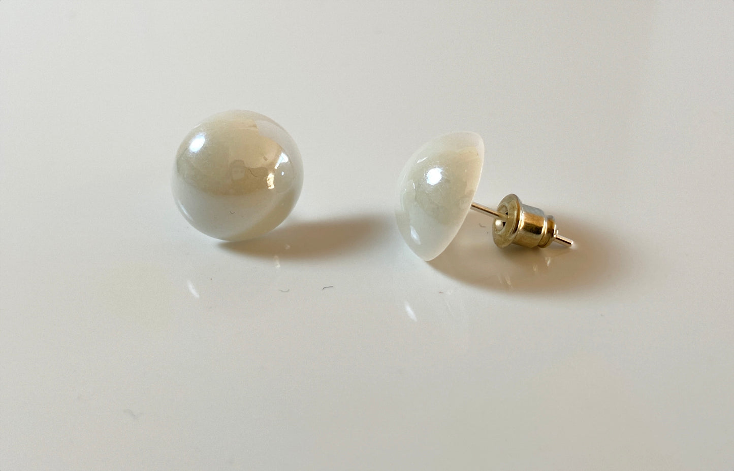 Pearl glass ear stud big size