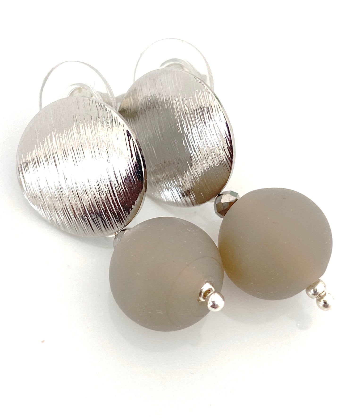Round pearl drop earrings